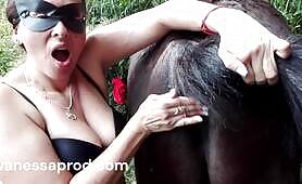 Luna - caballo asslicking 1