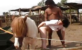 Women with men and horses - ccbb09 med AWESOME spitroast double bj